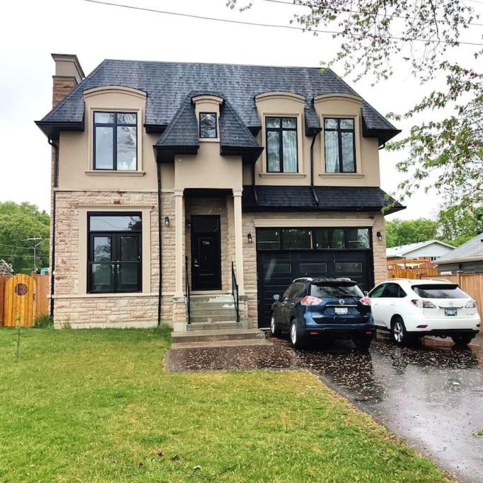 Beautiful Walk Out Basement Apartment In Pickering Near Beach 외부 사진