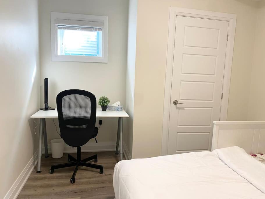 Beautiful Walk Out Basement Apartment In Pickering Near Beach 외부 사진
